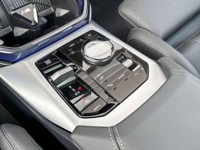 BMW X3 30e xDrive M-Sport Pro / Driving Assistant Professional / Head-Up / Harman Kardon / Stoelventilatie / Adaptieve LED koplampen / Iconic Glow / Adaptief onderstel / Panoramadak / Getinte Ramen / 21 Inch