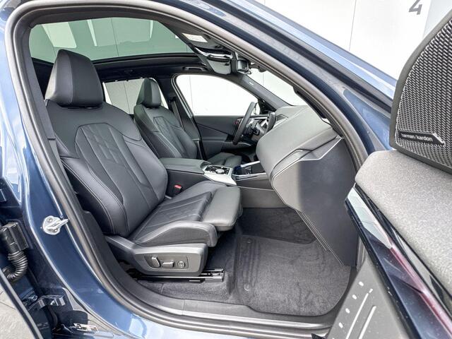 BMW X3 30e xDrive M-Sport Pro / Driving Assistant Professional / Head-Up / Harman Kardon / Stoelventilatie / Adaptieve LED koplampen / Iconic Glow / Adaptief onderstel / Panoramadak / Getinte Ramen / 21 Inch