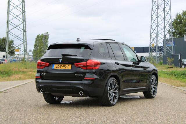 BMW X3 xDrive 30e Pano | 21" | LED | Parkeersensoren | Leder | Dealer Onderhouden | Zonnerollo's | BTW