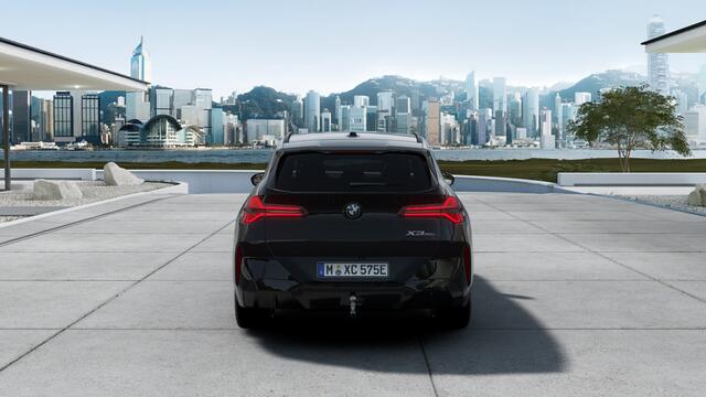 BMW X3 30e xDrive M Sport Automaat / Panoramadak / Trekhaak / Sportstoelen / Adaptieve LED / Comfort Access / Parking Assistant Plus / Stoelventilatie / Stuurverwarming