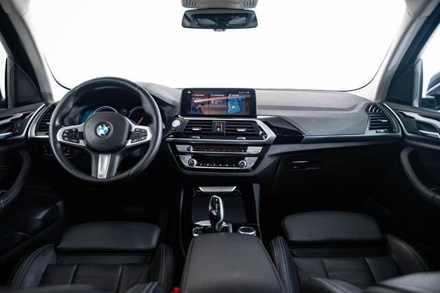 BMW X3 xDrive30i High Executive xLine - Trekhaak - Panoramadak - Comfort Access - Parking/Driving Assistant - Verwarmde stoelen voor/achter - Head up - Hifi - zonneschermen achterportierruiten - Active Protection -