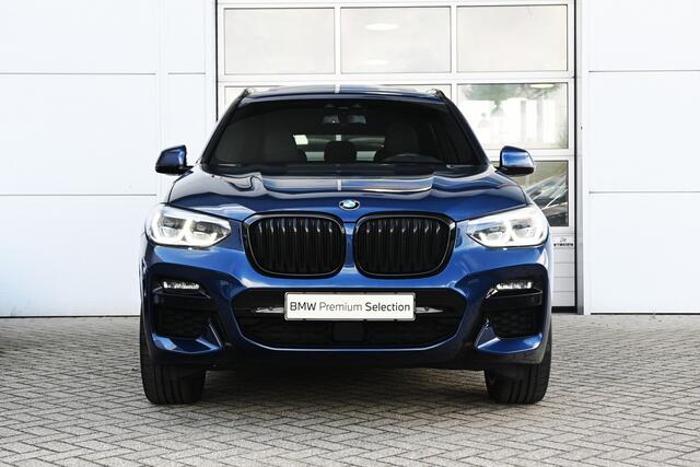 BMW X3 xDrive30e High Executive M Sport Automaat / Panoramadak / Trekhaak / Sportstoelen / Achteruitrijcamera / Adaptieve LED / Stoelverwarming / BMW Live Cockpit Professional