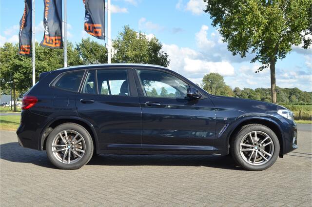 BMW X3 xDrive20i M Sport Adaptive cruise | Virtual cockpit | Elektr a.klep | Zwarte hemel | Carbon zwart | 19'' LMV