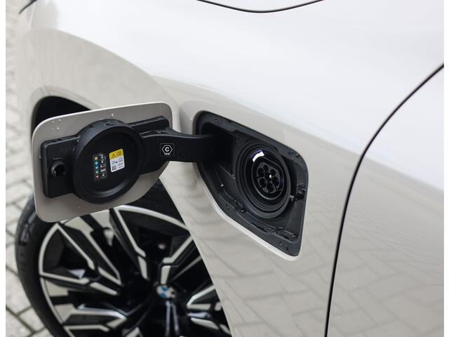 BMW X3 30e xDrive | Pano - HUD - Trekhaak