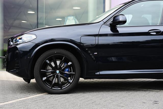 BMW X3 xDrive30e High Executive M Sport Automaat / Panoramadak / Sportstoelen / LED / Parking Assistant Plus / Stoelverwarming / Live Cockpit Professional