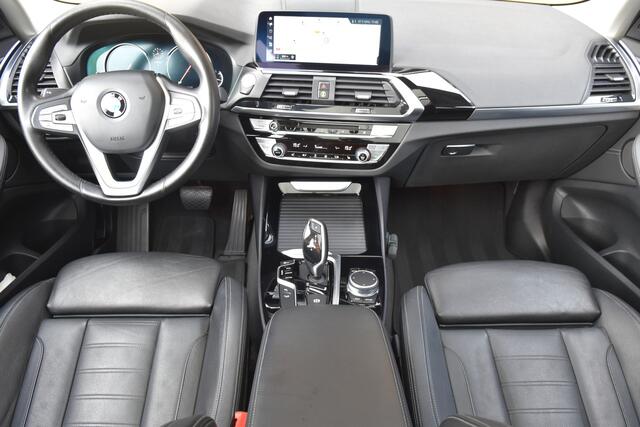 BMW X3 xDrive30i High Executive * Panoramadak * Trekhaak * Sportstoelen * Head-up * Camera *