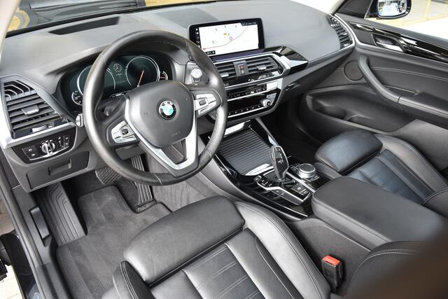 BMW X3 xDrive30i High Executive * Panoramadak * Trekhaak * Sportstoelen * Head-up * Camera *