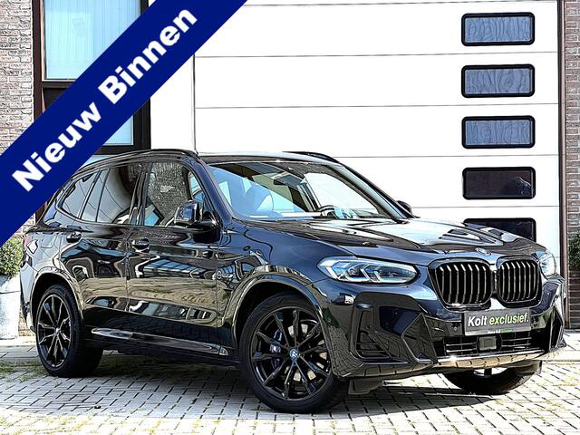 BMW X3 xDrive30e M-Sport All Black Pack Turbo 293 PK / Panodak / Head Up / Apple CarPlay / Laser Led / Leder M-Sport Int M Blauw Stiksels / Navi / 20" M-Sport Velg / NW Prijs ¤ 86512,- / 1e Eigenaar!