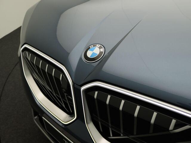 BMW X3 30e xDrive Panoramadak | Iconic Glow | Professional Pack | Comfort Pack