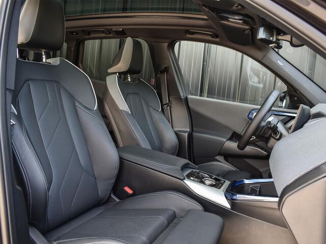 BMW X3 30e xDRIVE | M-SPORT PRO | ADAPTIVE SUSPENSION | PANORAMADAK | DRIVING ASSISTANT PLUS | COMFORT ACCESS | TREKHAAK | ICONIC GLOW | MEMORY SEATS | AMBIANCE INTERIEUR | ADAPTIVE LED | HARMAN/KARDON |