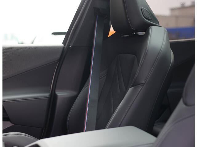 BMW X3 M50 xDrive | Direct leverbaar! - Trekhaak - Pano - IconicGlow