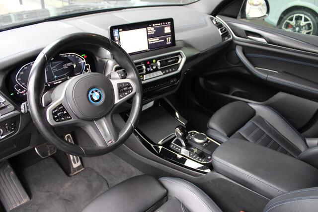 BMW X3 xDrive30e High Executive M Sport Automaat / Panoramadak / Trekhaak / Sportstoelen / LED / Parking Assistant Plus / Stoelverwarming / Live Cockpit Professional
