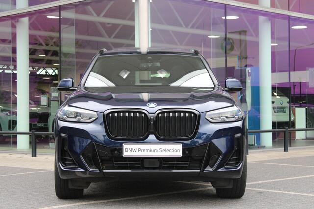 BMW X3 xDrive30e High Executive M Sport Automaat / Panoramadak / Trekhaak / Sportstoelen / LED / Parking Assistant Plus / Stoelverwarming / Live Cockpit Professional