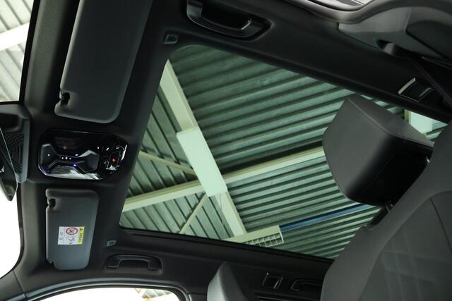 BMW X3 30e xDrive M-Sport / Pano / HUD / Pilot assist / HarmanKardon / Leder / Trekhaak / 360 camera