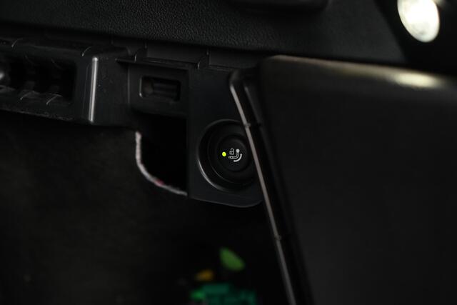 BMW X3 30e xDrive M Sport Automaat / Panoramadak / Trekhaak / Sportstoelen / Laserlight / Comfort Access / Parking Assistant Plus / Head-Up / Live Cockpit Professional