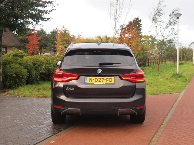 BMW X3 iX3 Executive 80 kWh | Panoramadak | Camera | Trekhaak | Sfeerverlichting | Apple Carplay |