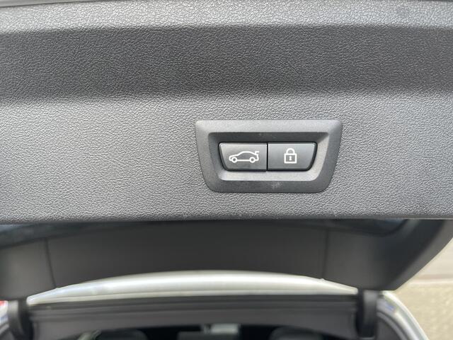 BMW X3 xDrive30e High Executive M Sport 19''/M-zetels/Panoramadak/Trekhaak/Leder + memory/360 camera/Harman Kardon/Keyless/Dodehoek/Adaptieve Cruise/Head-up/Stoelverwarming v+a