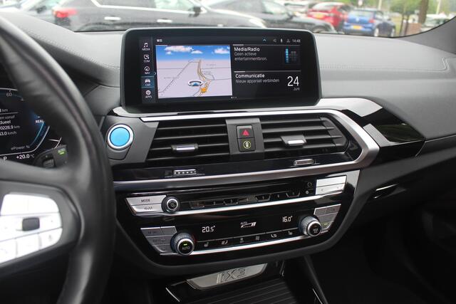 BMW X3 iX3 Executive 80 kWh / Panoramadak / Camera / Head-up / 20'' / Leder / Harman Kardon / Navigatie / Memory seats / Dodehoek / DAB / Stoelverwarming / Cruise Control Adaptief