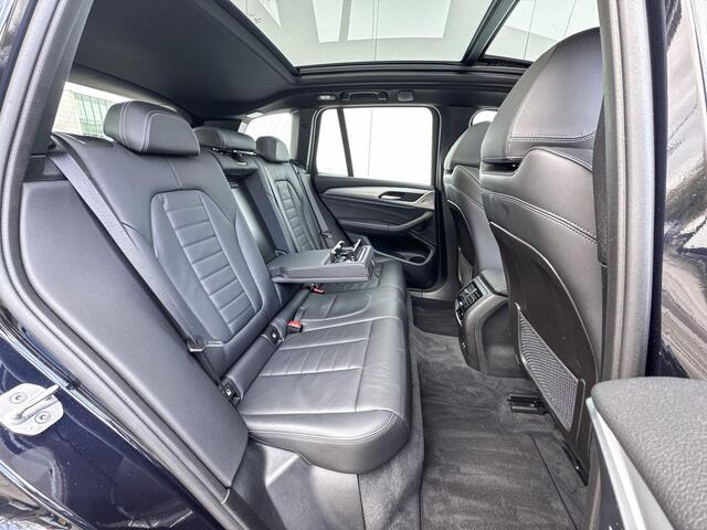 BMW X3 xDrive30e High Executive M-Sport 20 Inch / Stoelverwarming / Electrische Zwenkhaak / Glazen Schuifdak / Adaptieve Led Koplampen / Hifi