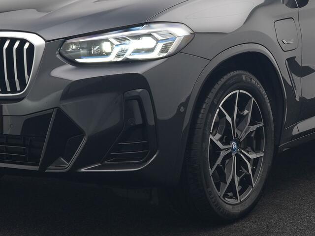 BMW X3 xDrive30e M Sport FACELIFT Plug In Hybrid 293pk Dealer O.H. PHEV | Laser LED | Panodak | Head Up | 360 Camera | Lederen Sportstoelen Memory & Verwarmd | Apple Carplay | Sfeerverlichting | Stuur Verwarmd | Keyless | Blis | Navigatie | Virtual | DAB |