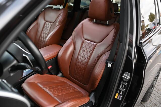 BMW X3 xDrive30e High Executive M Sport Automaat / Panoramadak / Sportstoelen / Achteruitrijcamera / Adaptief onderstel / Adaptieve LED / Head-Up / Stoelverwarming