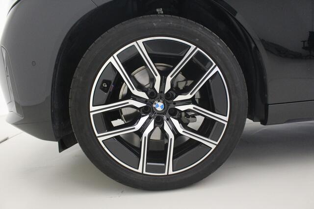 BMW X3 30e xDrive M-Sport | 20" | Panorama | Elek. verst. stoelen | Trekhaak | Voorbereiding Driv. Ass. Plus