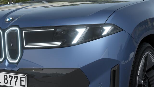 BMW X3 iX3 50 xDrive M Sport / Panoramadak / Trekhaak / Multifunctionele Stoelen / Parking Assistant Plus / Stuurverwarming