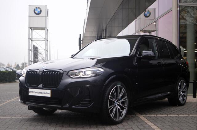 BMW X3 xDrive30e High Executive M Sport Automaat / Panoramadak / Sportstoelen / Achteruitrijcamera / Comfort Access / LED / Head-Up / Stoelverwarming / Live Cockpit professional
