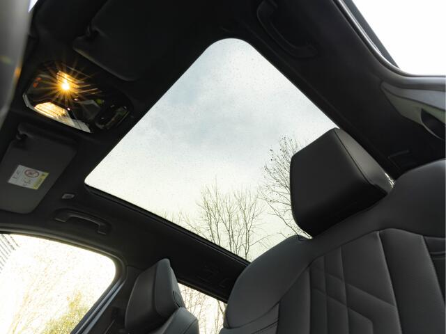 BMW X3 30e xDrive M-Sport Pro - Pano - ACC - Trekhaak - Stuurwiel Verwarmd