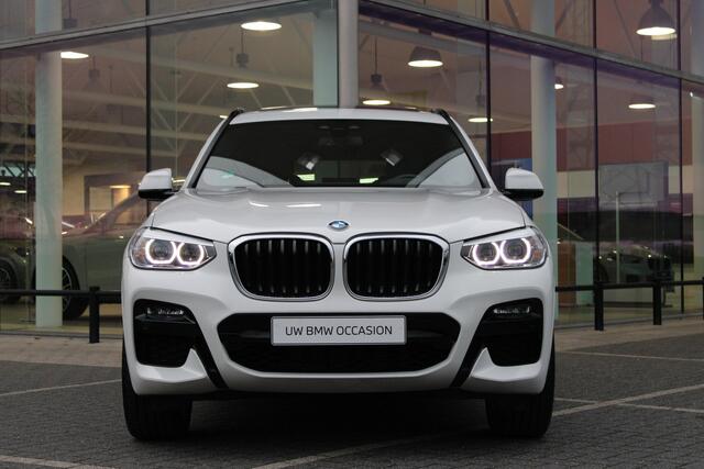 BMW X3 xDrive30i M Sport Automaat / Panoramadak / Sportstoelen / Achteruitrijcamera / LED / Head-Up / Comfort Access / Parking Assistant