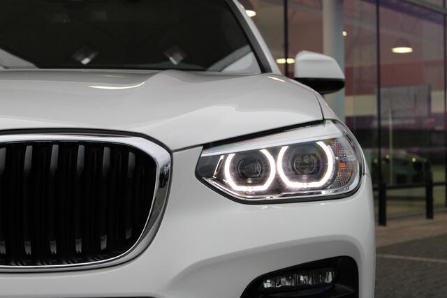 BMW X3 xDrive30i M Sport Automaat / Panoramadak / Sportstoelen / Achteruitrijcamera / LED / Head-Up / Comfort Access / Parking Assistant