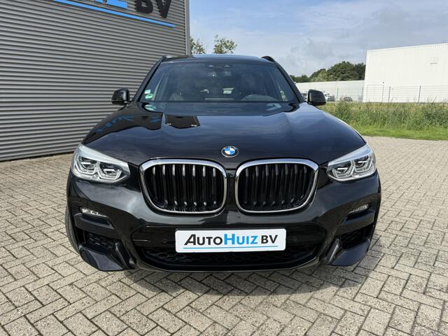 BMW X3 xDrive30e High Executive M Sport LED Panoramadak Trekhaak 20 Inch LMV Carplay Lederen interieur Achteruitrijcamera