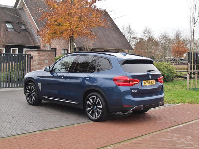 BMW X3 iX3 Executive 80 kWh | Panoramadak | Sfeerverlichting | Camera | Apple Carplay | NL-Auto |