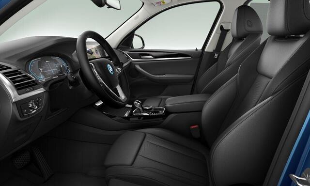 BMW X3 xDrive30e Trekhaak - Panoramadak - Parking Assistant Plus - Getinte Ruiten - Sportstoelen - Comfort Access - Driving Assistant - Hifi - zonneschermen achterportierruiten - Verstelbare rugleuning achter -