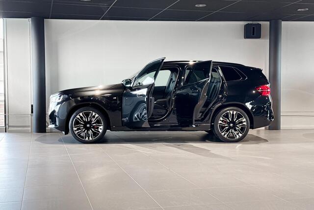 BMW X3 30e xDrive | M Sport Pro | Harman Kardon | Glazen Panoramadak | Iconic Glow | Trekhaak |