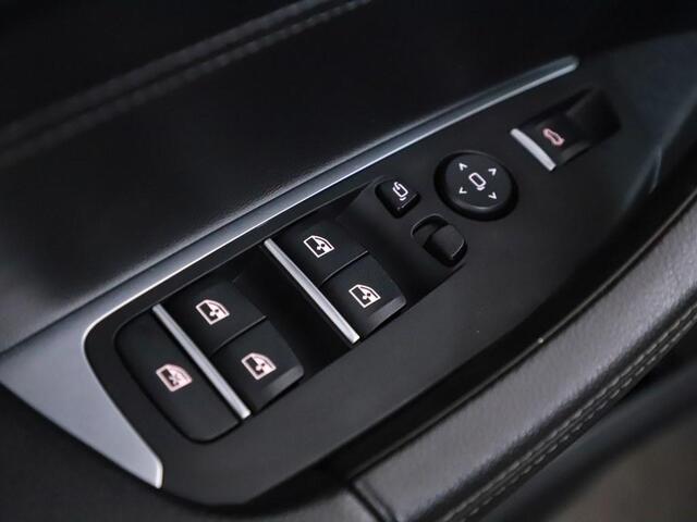 BMW X3 xDrive20i Aut. High Ex. Trekhaak/Leder/Camera/Ecc