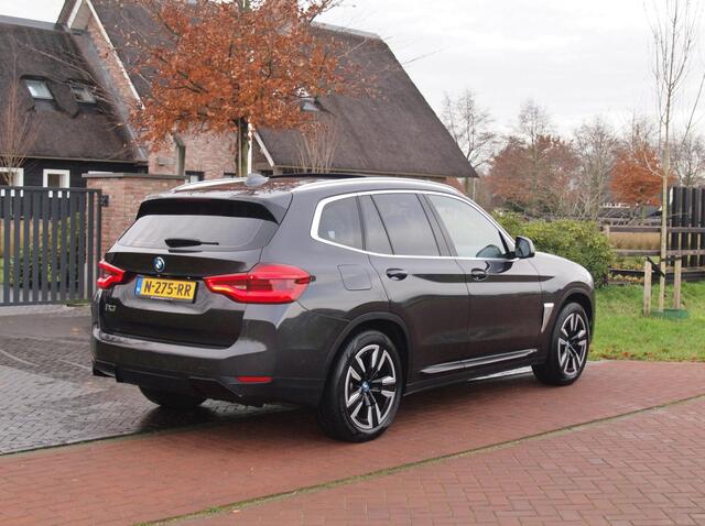 BMW X3 iX3 Executive 80 kWh | Panoramadak | Camera | Sfeerverlichting | Apple Carplay |