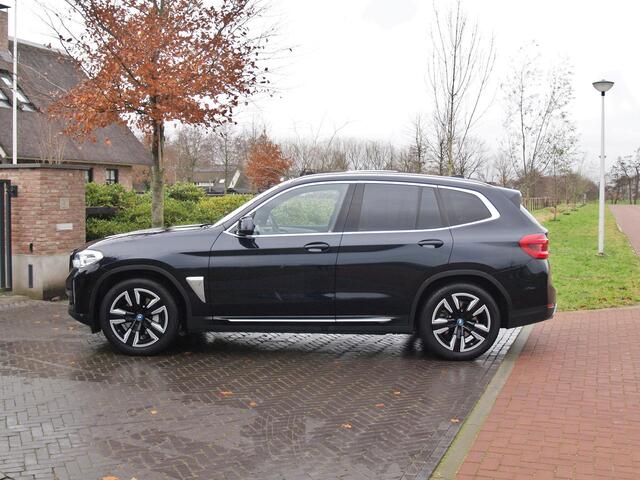 BMW X3 iX3 Executive 80 kWh | Panoramadak | Camera | Apple Carplay | Sfeerverlichting |