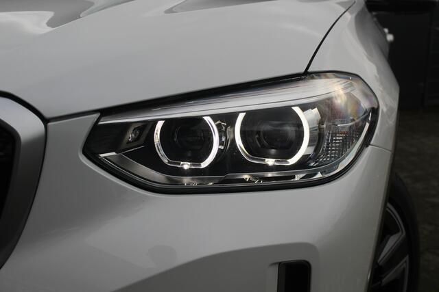 BMW X3 iX3 Executive 80 kWh | Incl. 12 maanden garantie | Panorama dak | Stoelverwarming | Navigatie | Cruise control | Climate control | DAB | Apple carplay/Andorid auto | Lichtmetalen velgen | Parkeersensoren | Achteruitrijcamera | Dodehoek detectie