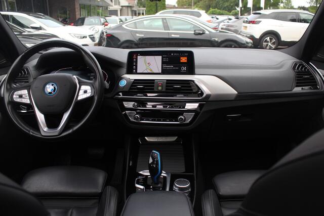 BMW X3 iX3 Executive 80 kWh / SOH 95% / Panoramadak / Camera / Head-up / 20'' / Leder / Harman Kardon / Navigatie / Memory seats / Dodehoek / DAB / Stoelverwarming / Cruise Control Adaptief