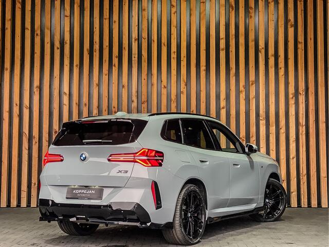 BMW X3 30e xDrive 299PK M-Sport | PANO | KEYLESS | SFEERVERLICHTING | RIJASSISTENT PLUS | HARMAN KARDON |