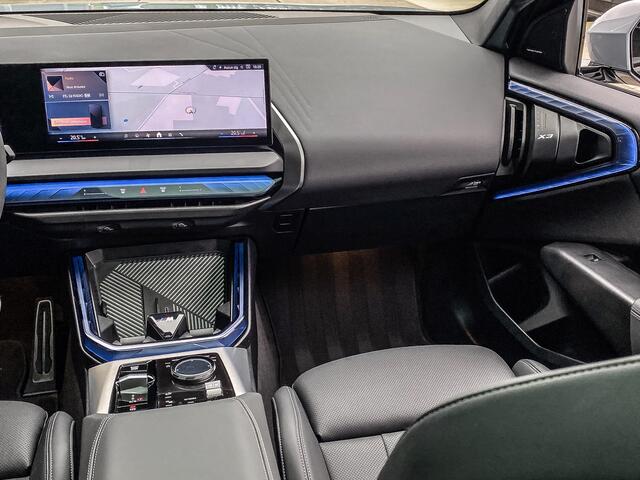 BMW X3 30e xDrive 299PK M-Sport | PANO | KEYLESS | SFEERVERLICHTING | RIJASSISTENT PLUS | HARMAN KARDON |