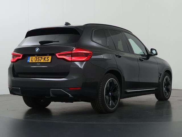 BMW X3 iX3 High Executive 80 kWh | M-Pakket | SOH 95% | Panoramadak | Adaptieve Cruise Control | Ele. verstelbare stoelen + geheugen | Sportstoelen | 360 Camera | Apple CarPlay/Android Auto | Trekhaak El. uitklapbaar | HUD |