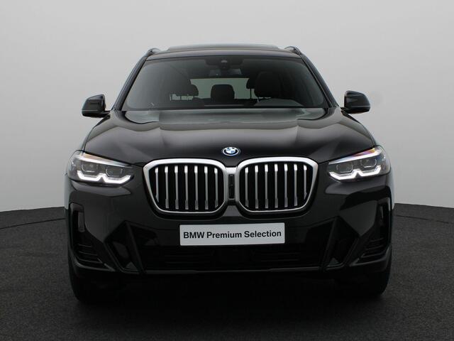 BMW X3 xDrive30e M Sportpakket | Comfort Access | Panoramadak | Active Cruise Control | Parking Assistant Plus | DAB | 19''