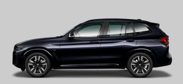 BMW X3 iX3 Executive 80 kWh Sportstoelen - Elektrisch verwarmde voorstoelen - Comfort Access - Driving Assistant Professional - Active Guard - Active Protection - Parking Pack - Akoestische voetgangersbescherming -