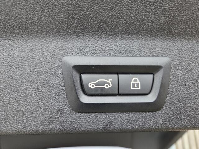 BMW X3 xDrive30e High Executive M Sport 19"/Leder/Panoramadak/Trekhaak/Keyless/Head-up/Stoelverwarming/Sfeerverlichting/Camera/Apple Carplay & Android Auto