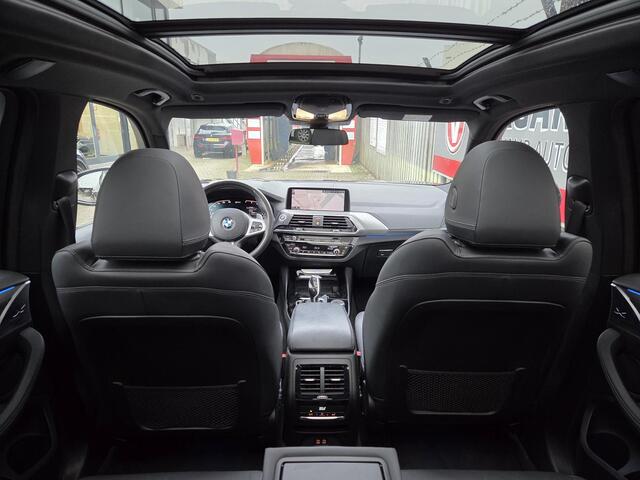 BMW X3 xDrive30e High Executive M Sport 19"/Leder/Panoramadak/Trekhaak/Keyless/Head-up/Stoelverwarming/Sfeerverlichting/Camera/Apple Carplay & Android Auto
