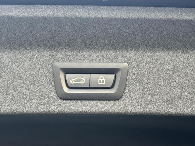 BMW X3 xDrive30e High Executive 292 PK M sport | 20 inch | Keyless | Black edit