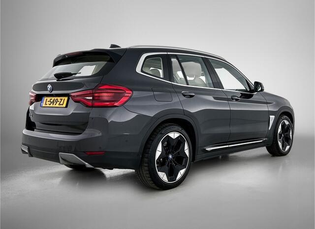 BMW X3 iX3 High Executive 80 kWh | Trekhaak | Harman Kardon | schuif-/kantel panoramadak |