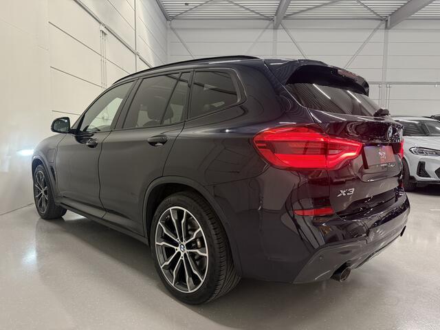 BMW X3 xDrive30e M-Sport PANO/20"/SFEER/CARPLAY/CAMERA/LIVE-COCKPIT/EL.A.KLEP/SHADOW-LINE/DONKERE-HEMEL/CARBONSCHWARZ/VOLLEDIG BMW DEALER HISTORIE